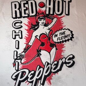 Red Hot Chili Peppers Graphic Tee - size M/L(21x26)